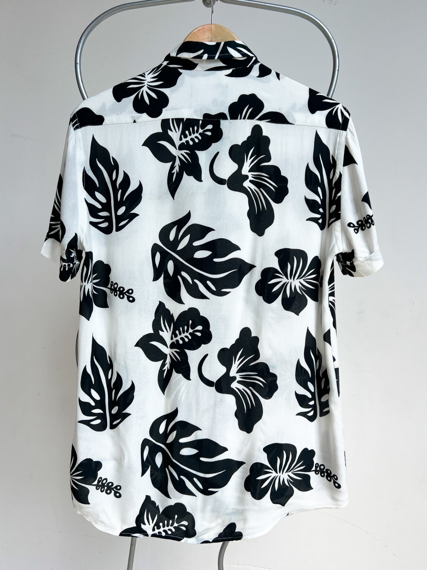 MARTHE - Vintage Short-sleeve button-up shirt M White with black floral print