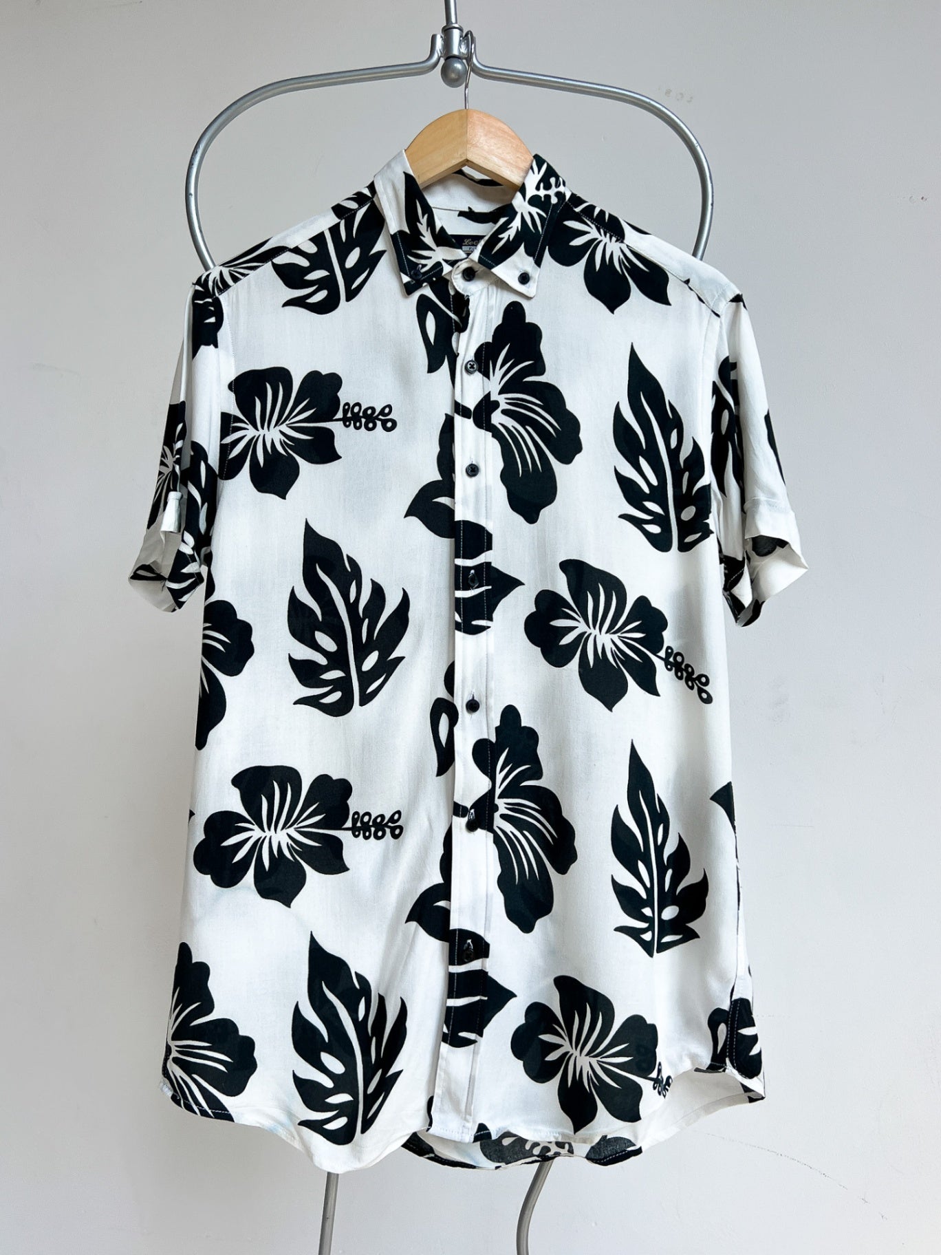 MARTHE - Vintage Short-sleeve button-up shirt M White with black floral print