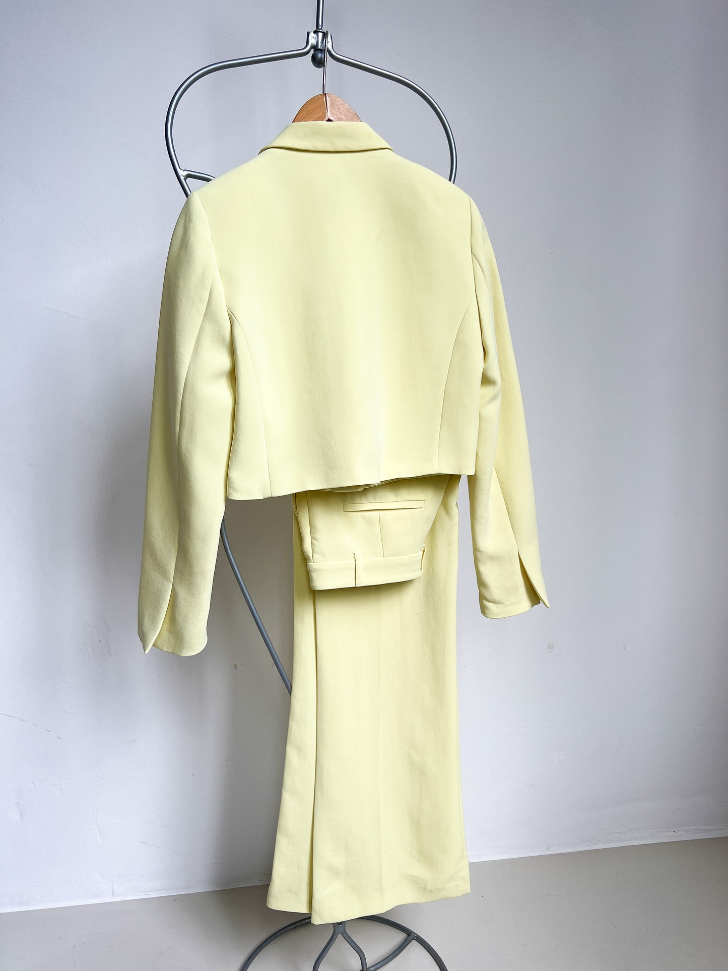 MARTHE - Yellow Suit