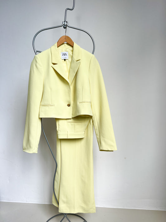 MARTHE - Yellow Suit