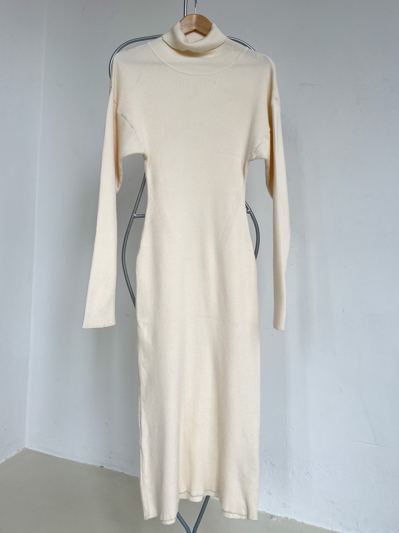 Creme Maxi dress - M