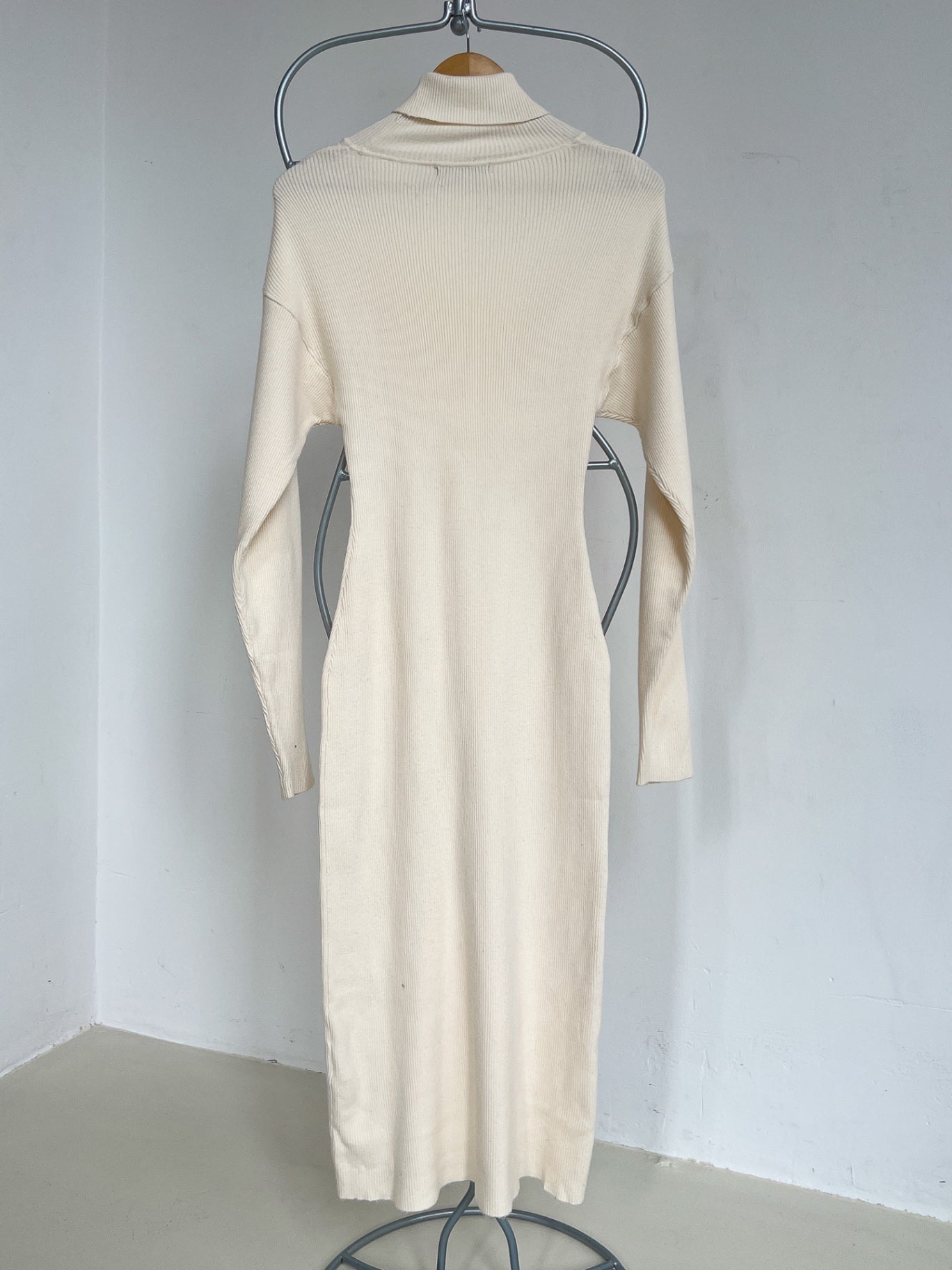 Creme Maxi dress - M