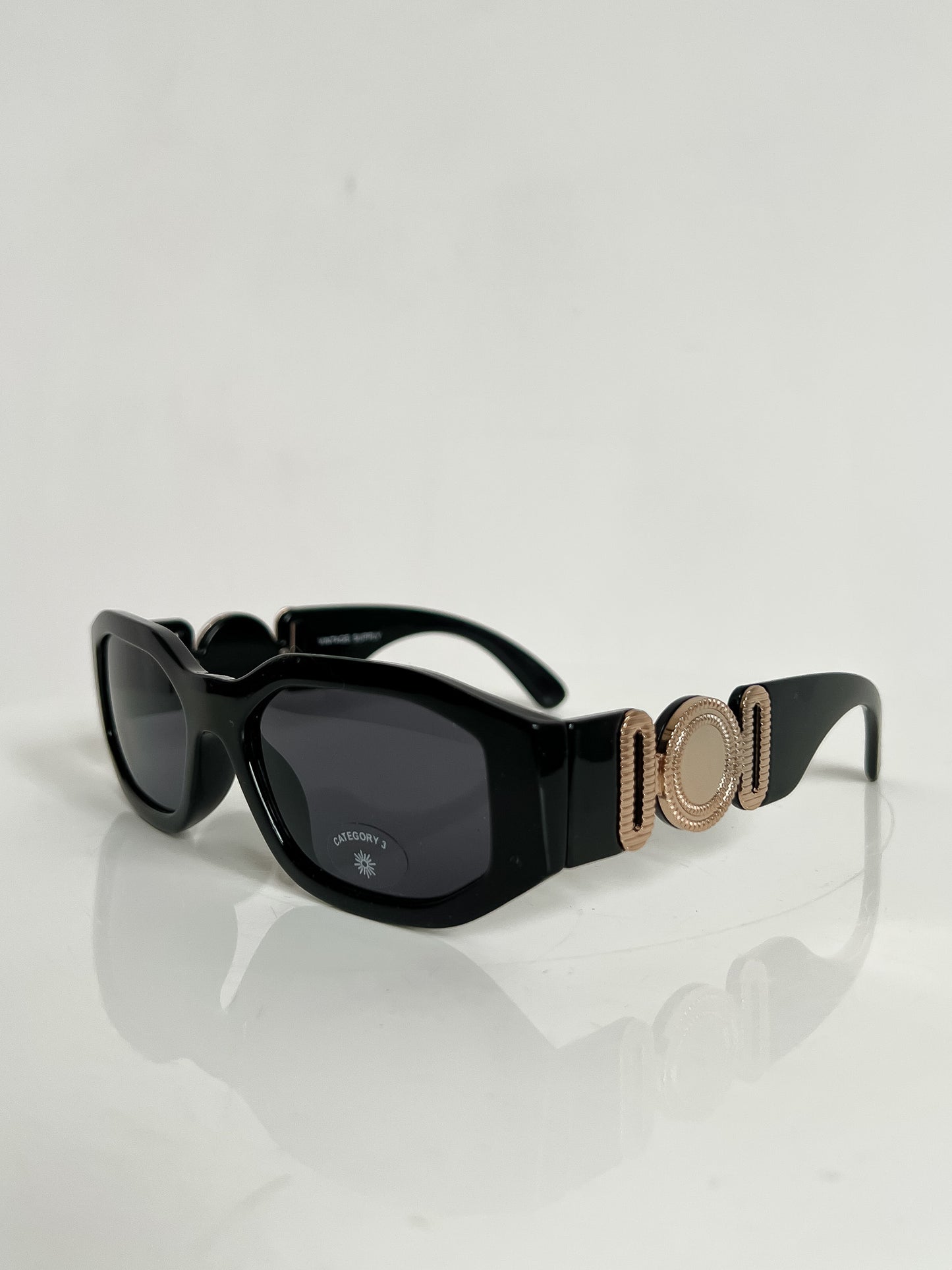 MARTHE - Vintage Supply Black Sunglasses