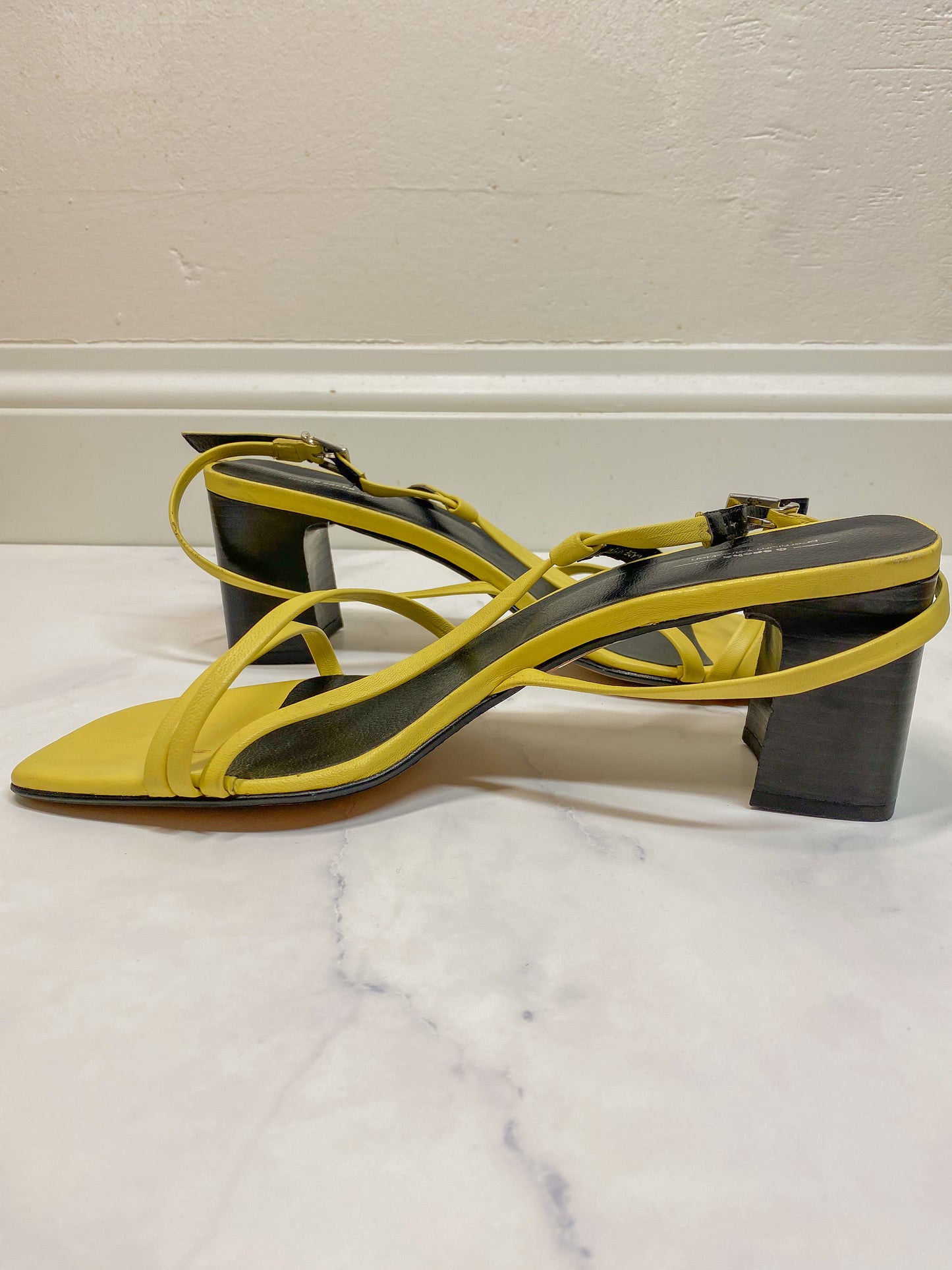 JOANN - Lemon heels