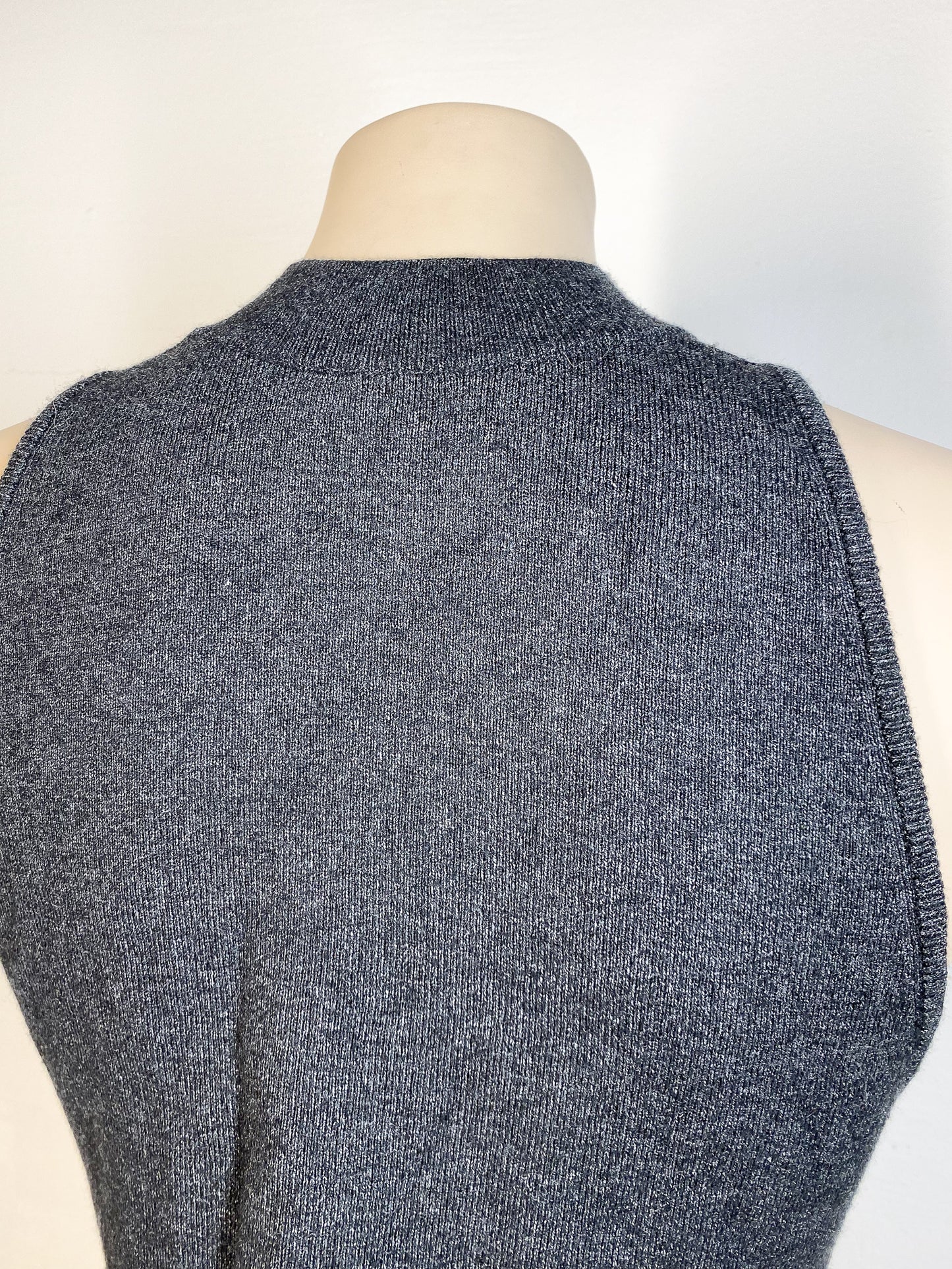 JOANN - Grey turtle neck top — L