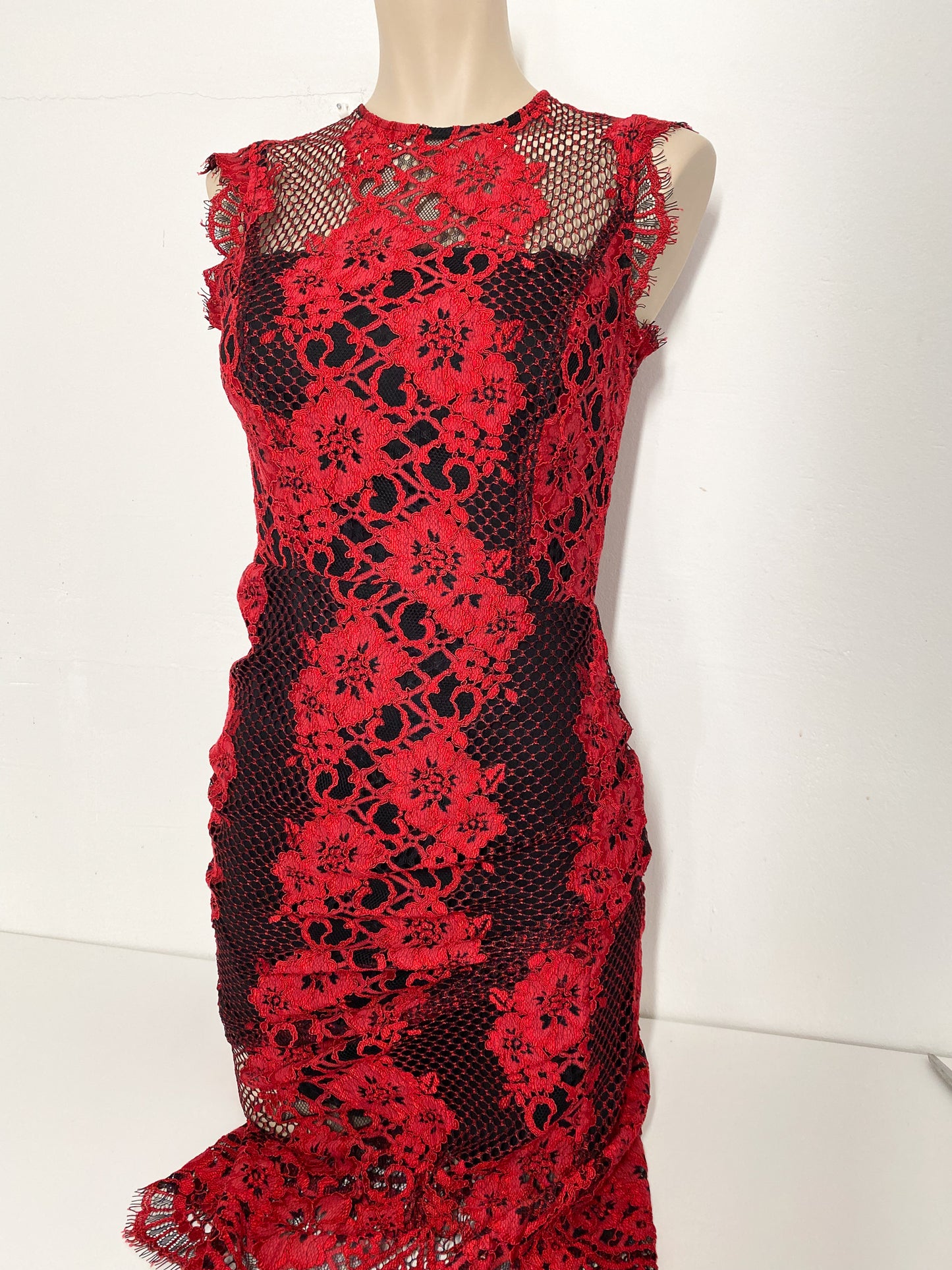 JOANN - Red Roses lace — M