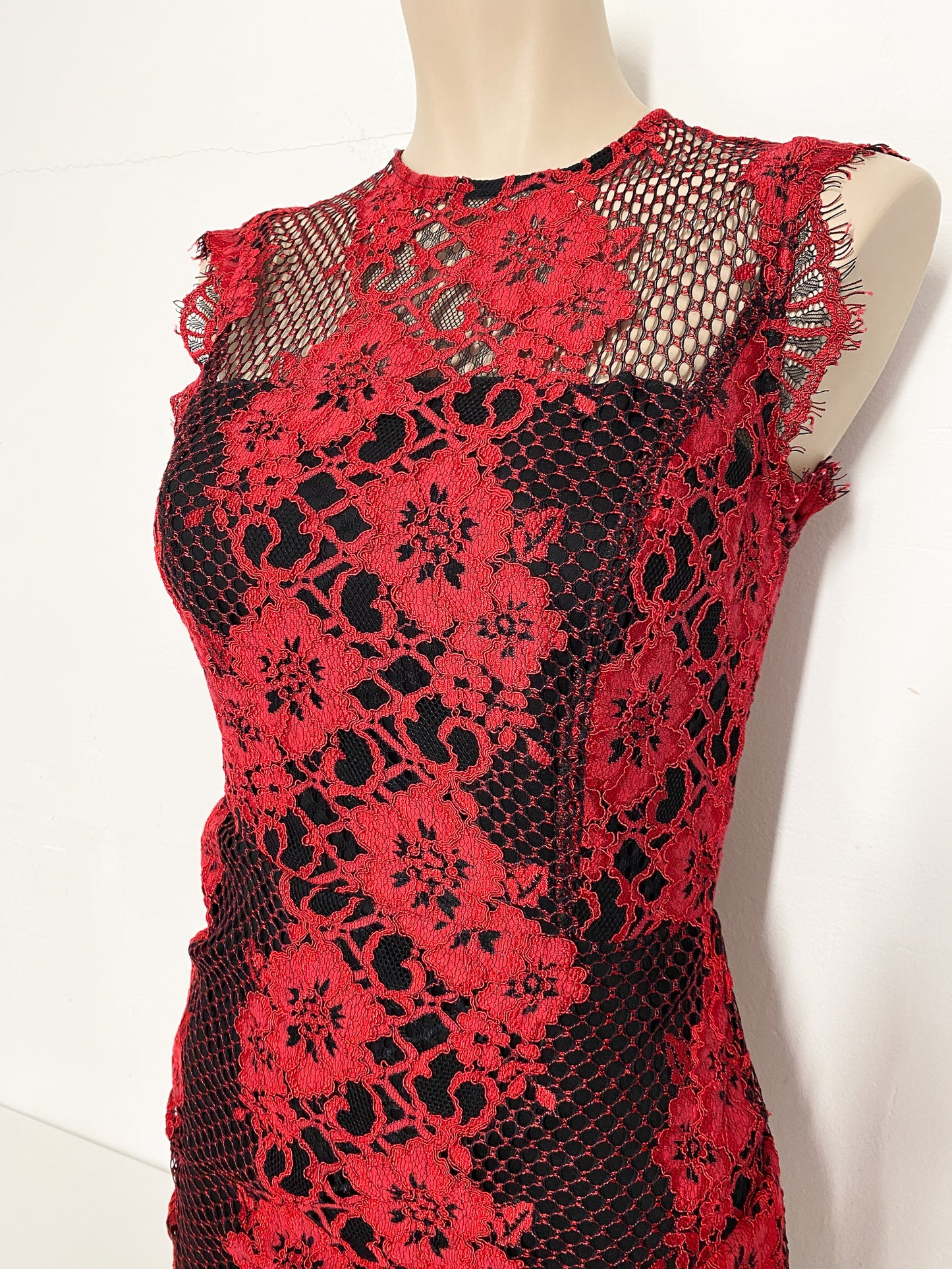 JOANN - Red Roses lace — M