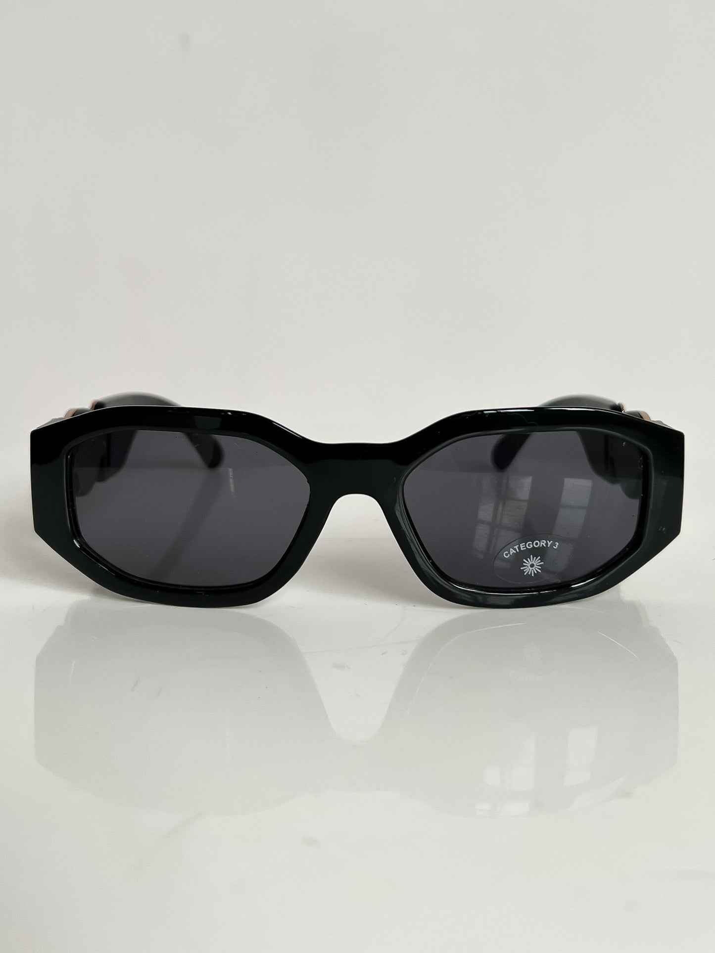 MARTHE - Vintage Supply Black Sunglasses